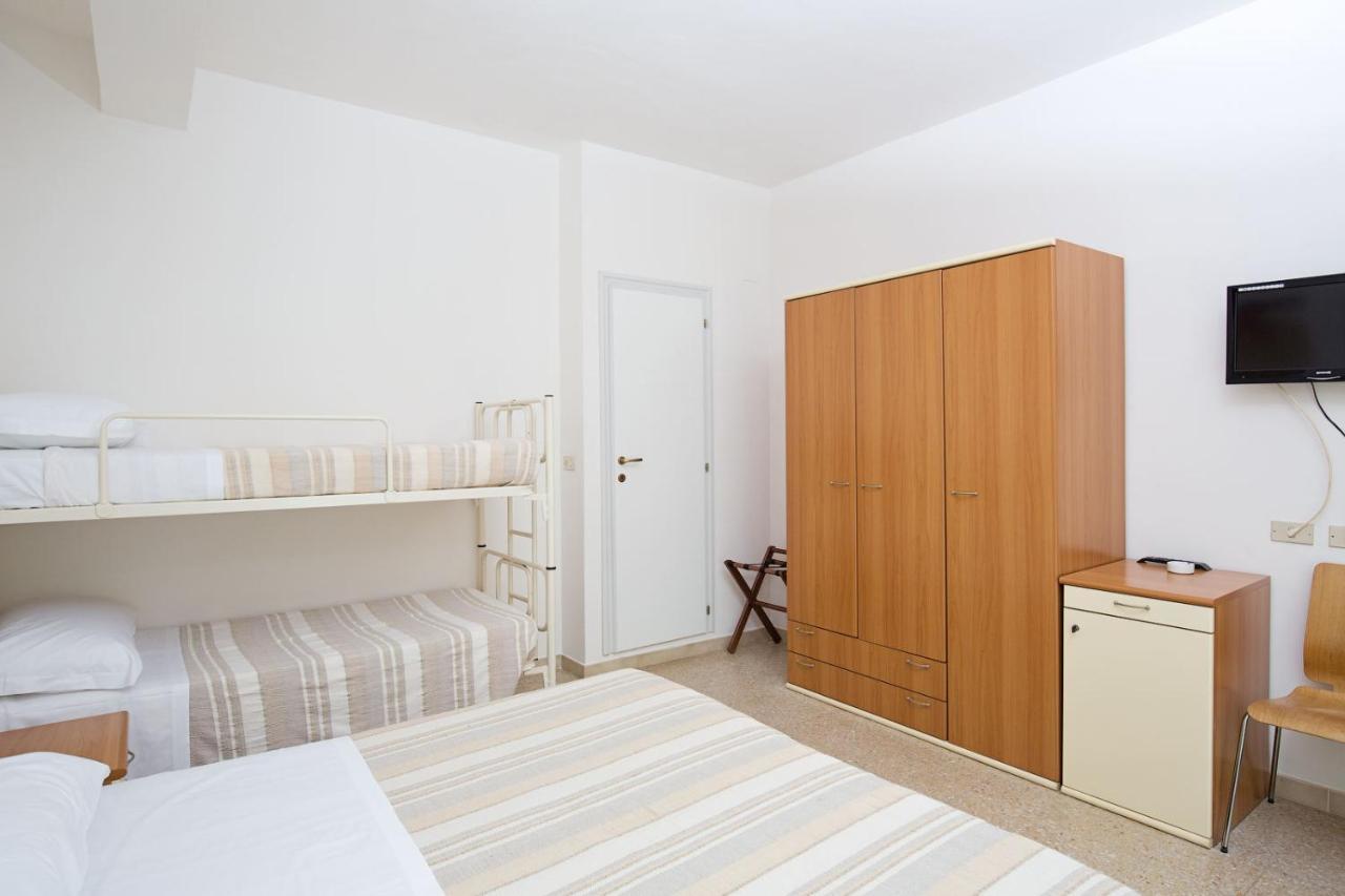 Hotel Helios Риччоне Экстерьер фото